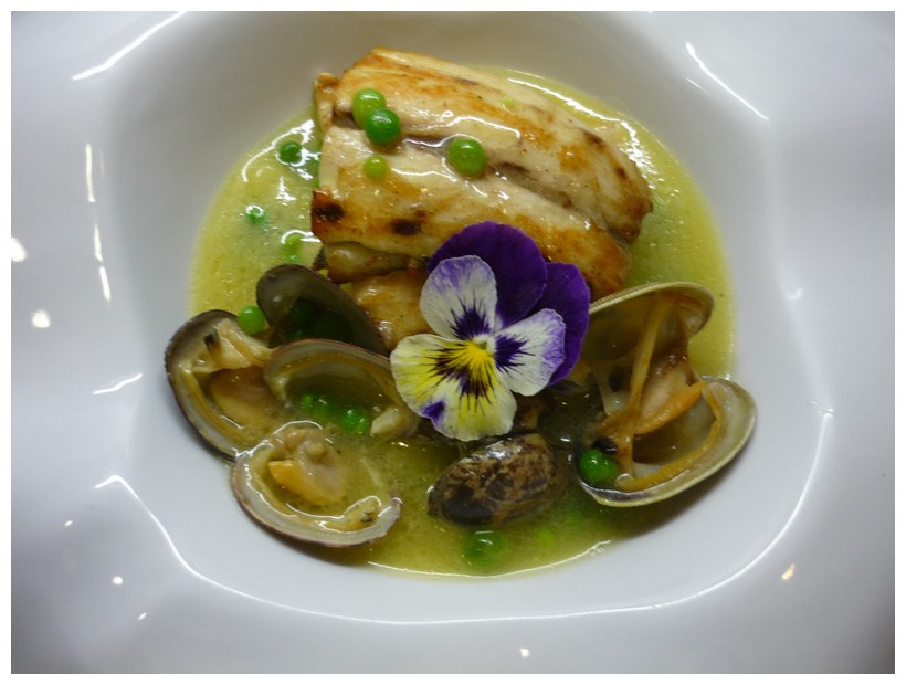 Restaurante en Valencia Lubina con almejas